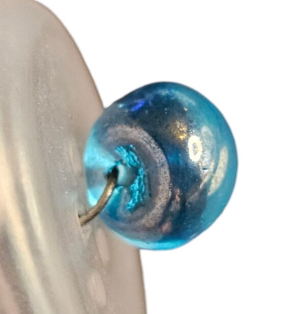 Knapp 1 hulls Glassperle ca9mm Blå