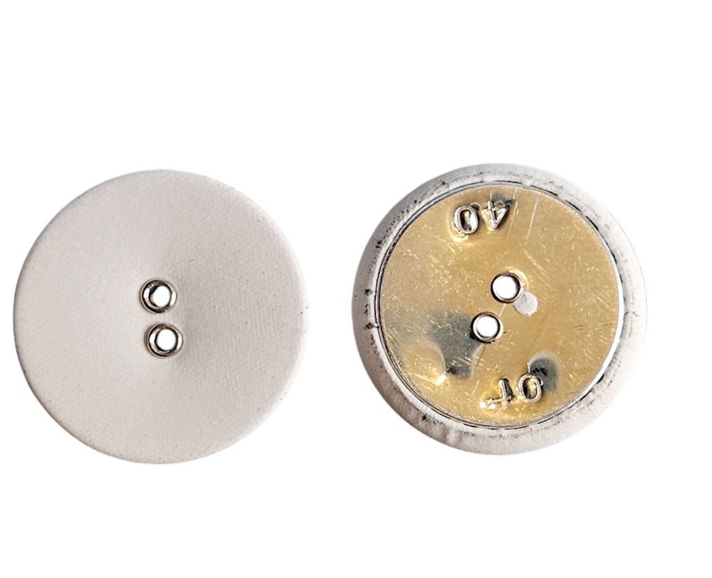 Knapp, 2 hulls, 25mm Hvit - Bilde 1