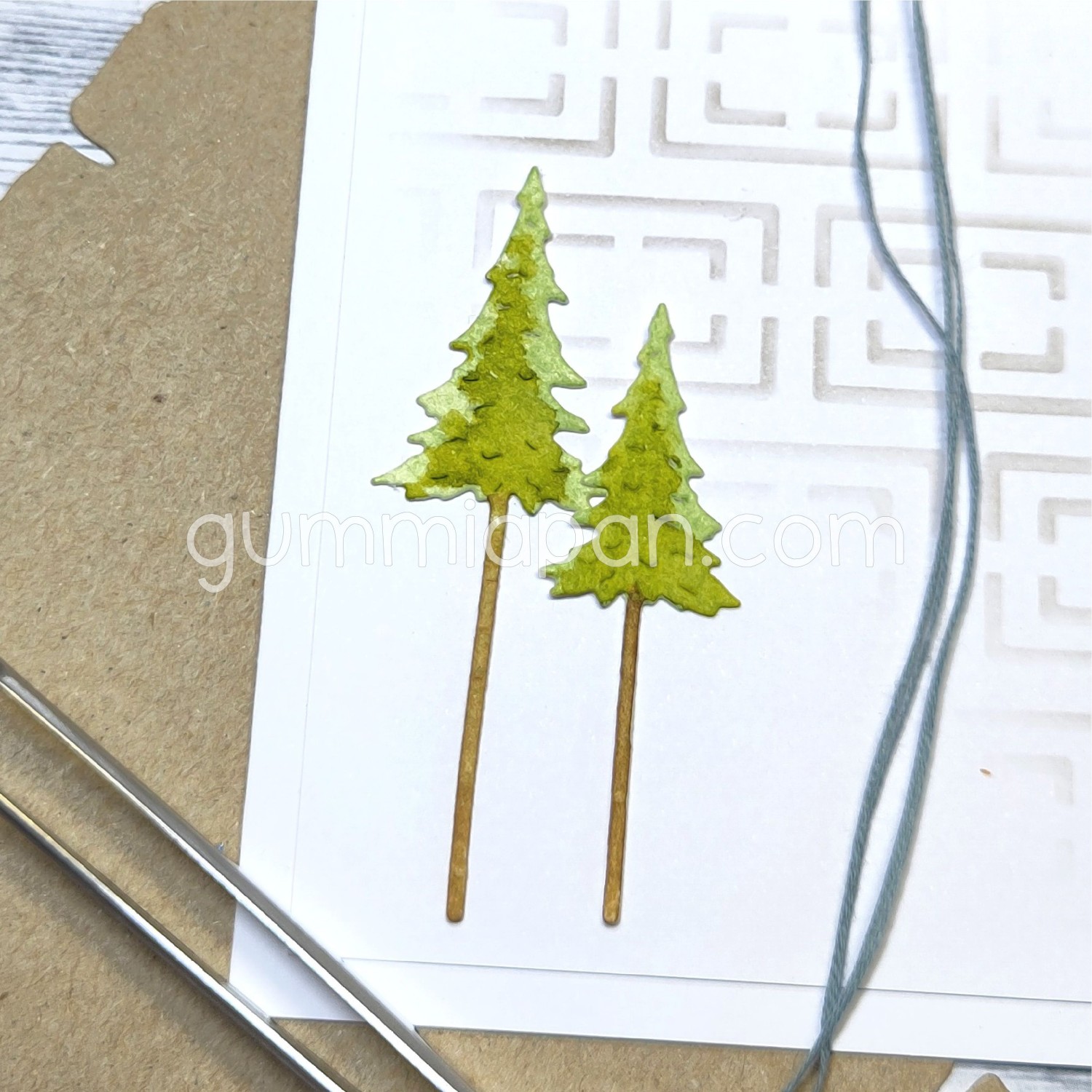 Gummiapan Dies Smale Grantrær - Bilde 1