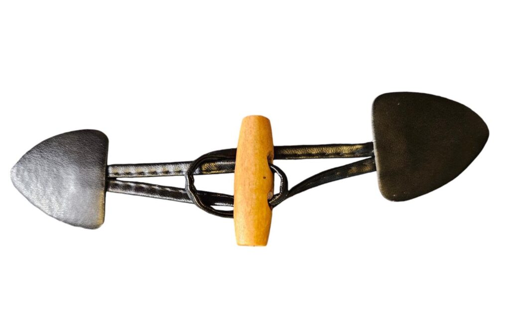 Knapp  2 hulls, Duffel knapp 40mm Sort