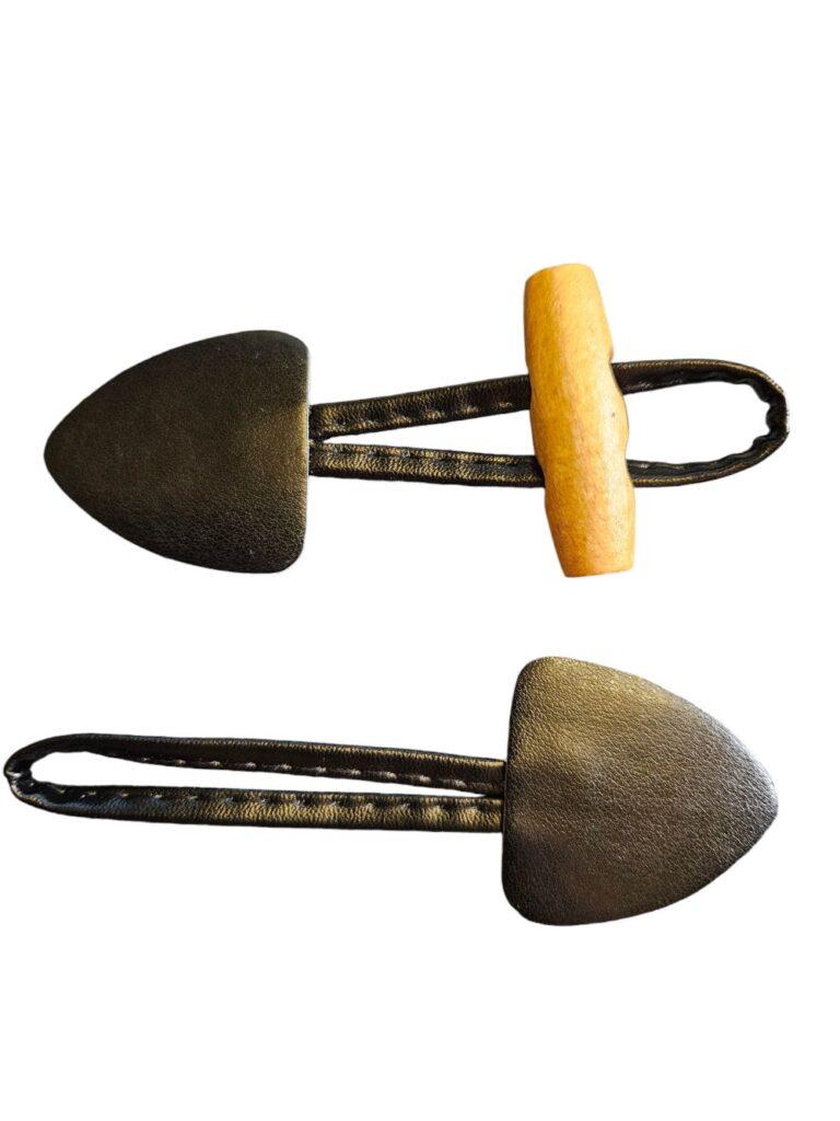 Knapp  2 hulls, Duffel knapp 40mm Sort