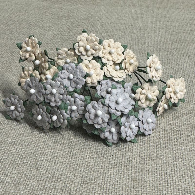 Papirdesign Mini Blomster 1,1 cm - Beige og grå - Bilde 1